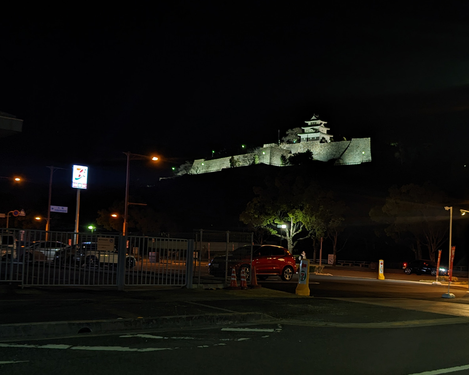 夜の丸亀城