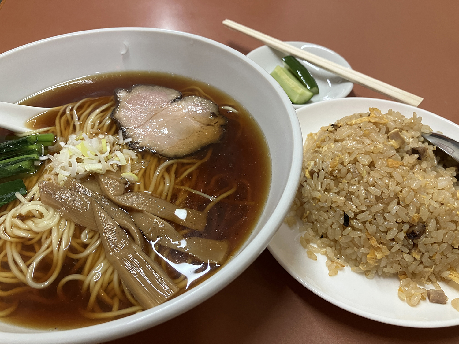「ラーメン+ミニ丼セット」の画像。