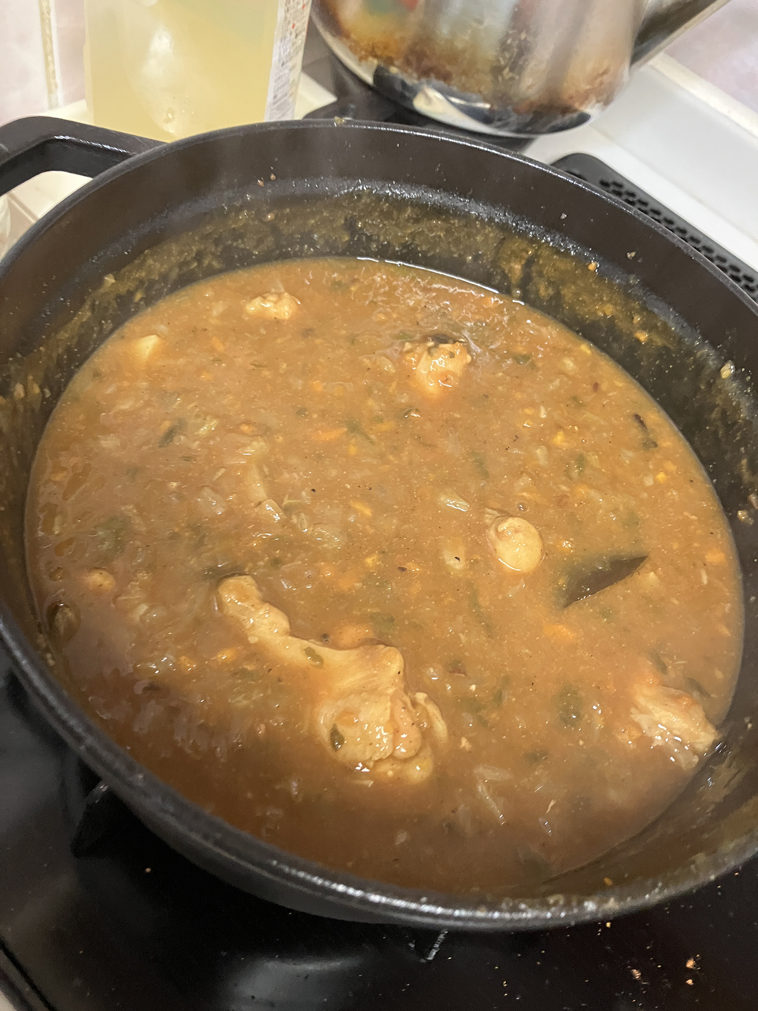 カレーを煮る画像